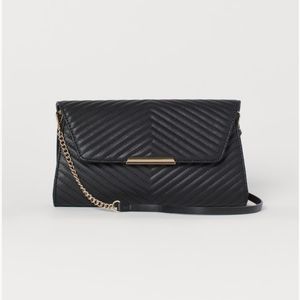 Clutch bag in faux leather Narrow shoulder strap in faux leather and metal chain